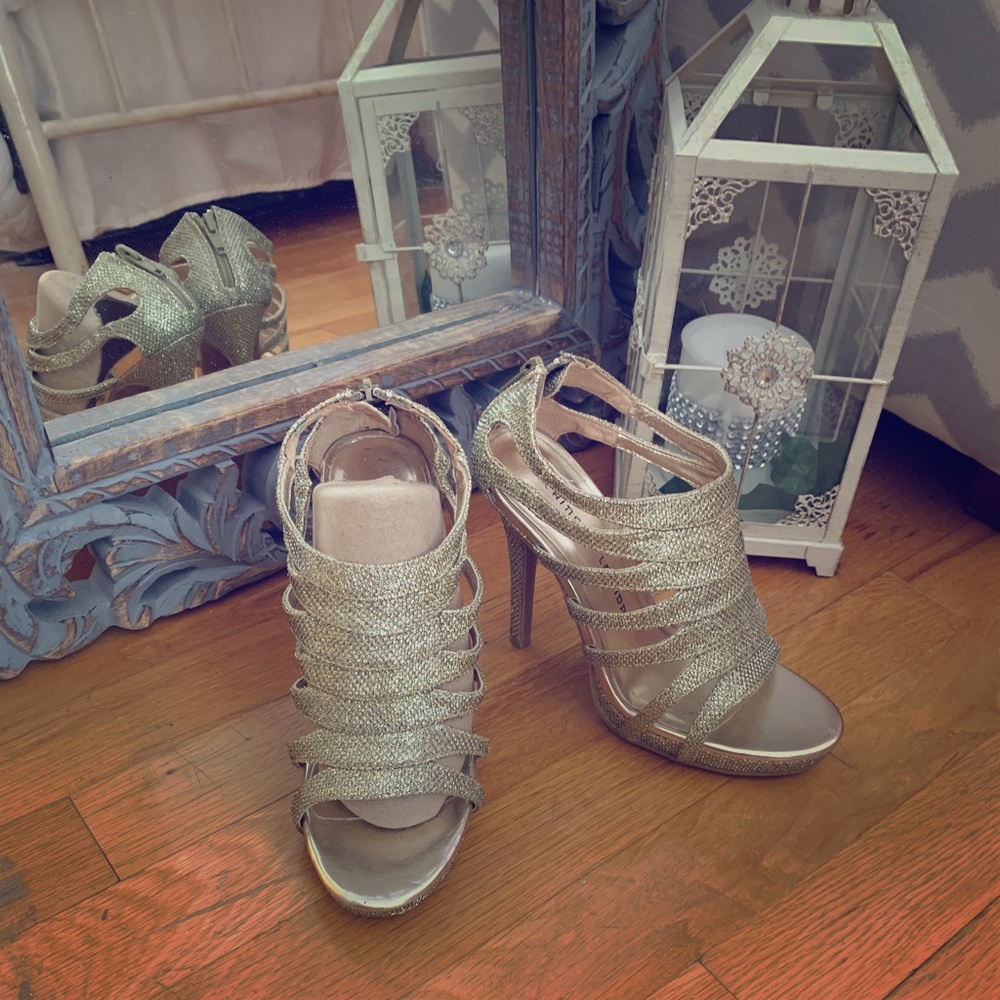 Prom or special event gold sparkle heels !